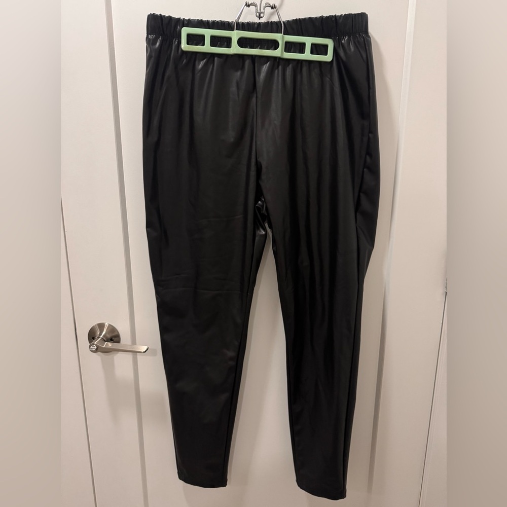 New TAG women pants leather light, black size XL